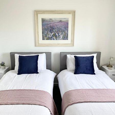 Comfortable And Spacious Superb Holiday Home In Llanelli, Dog Friendly Exterior foto