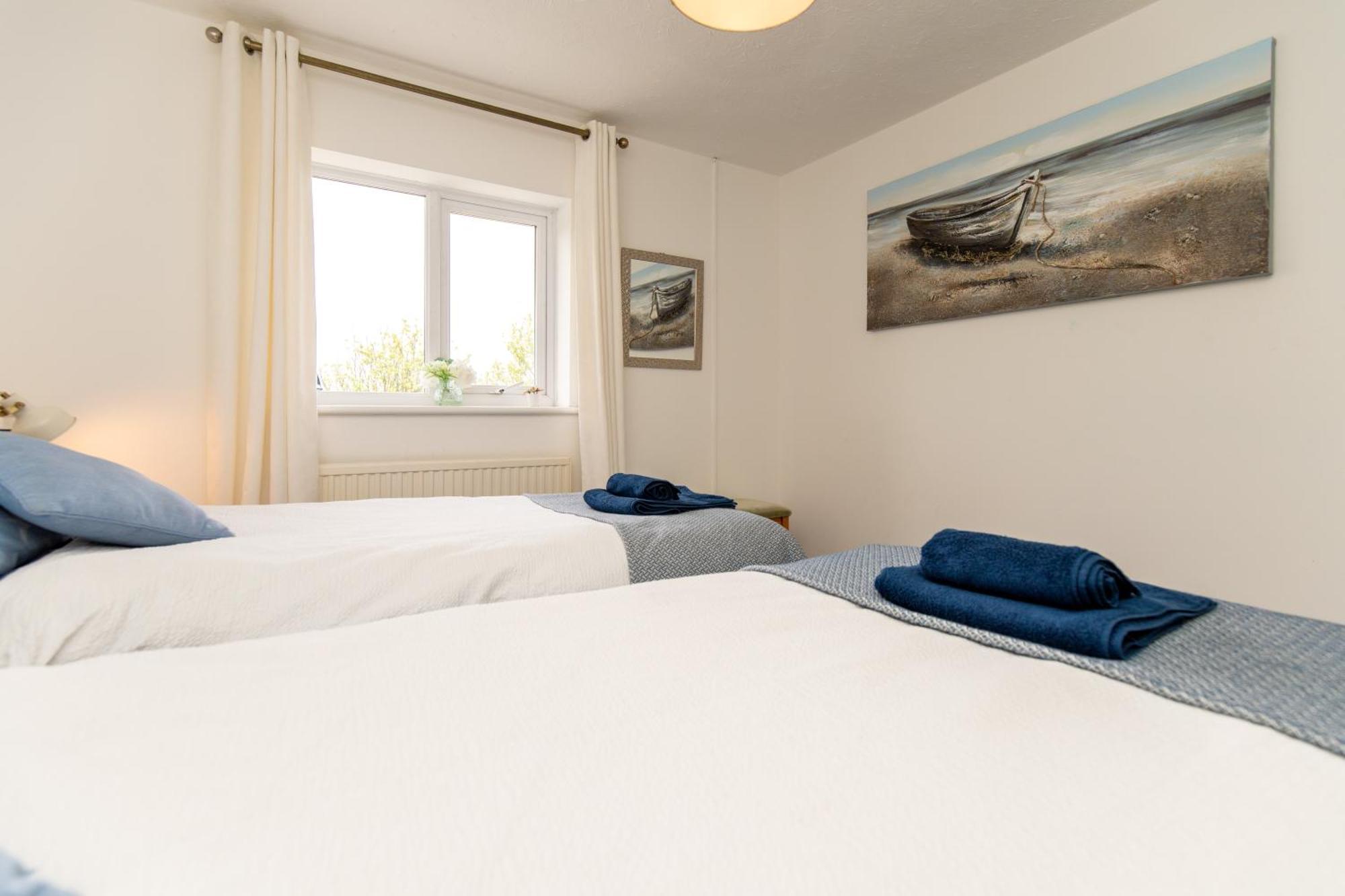 Comfortable And Spacious Superb Holiday Home In Llanelli, Dog Friendly Exterior foto