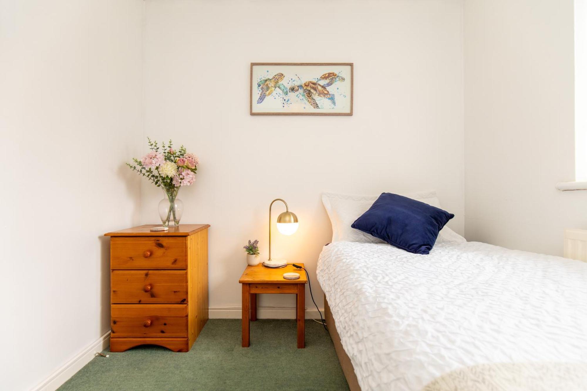 Comfortable And Spacious Superb Holiday Home In Llanelli, Dog Friendly Exterior foto