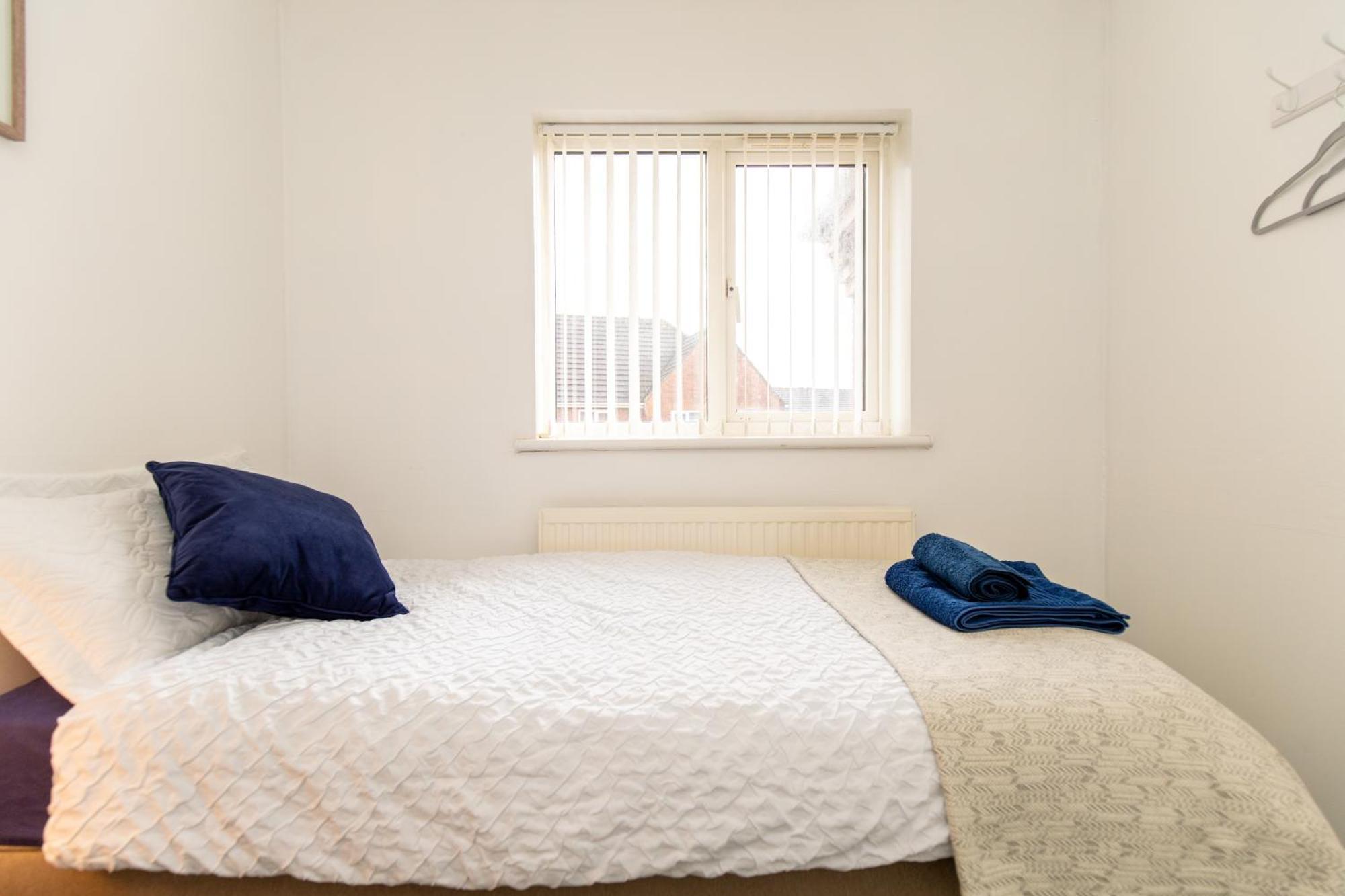 Comfortable And Spacious Superb Holiday Home In Llanelli, Dog Friendly Exterior foto