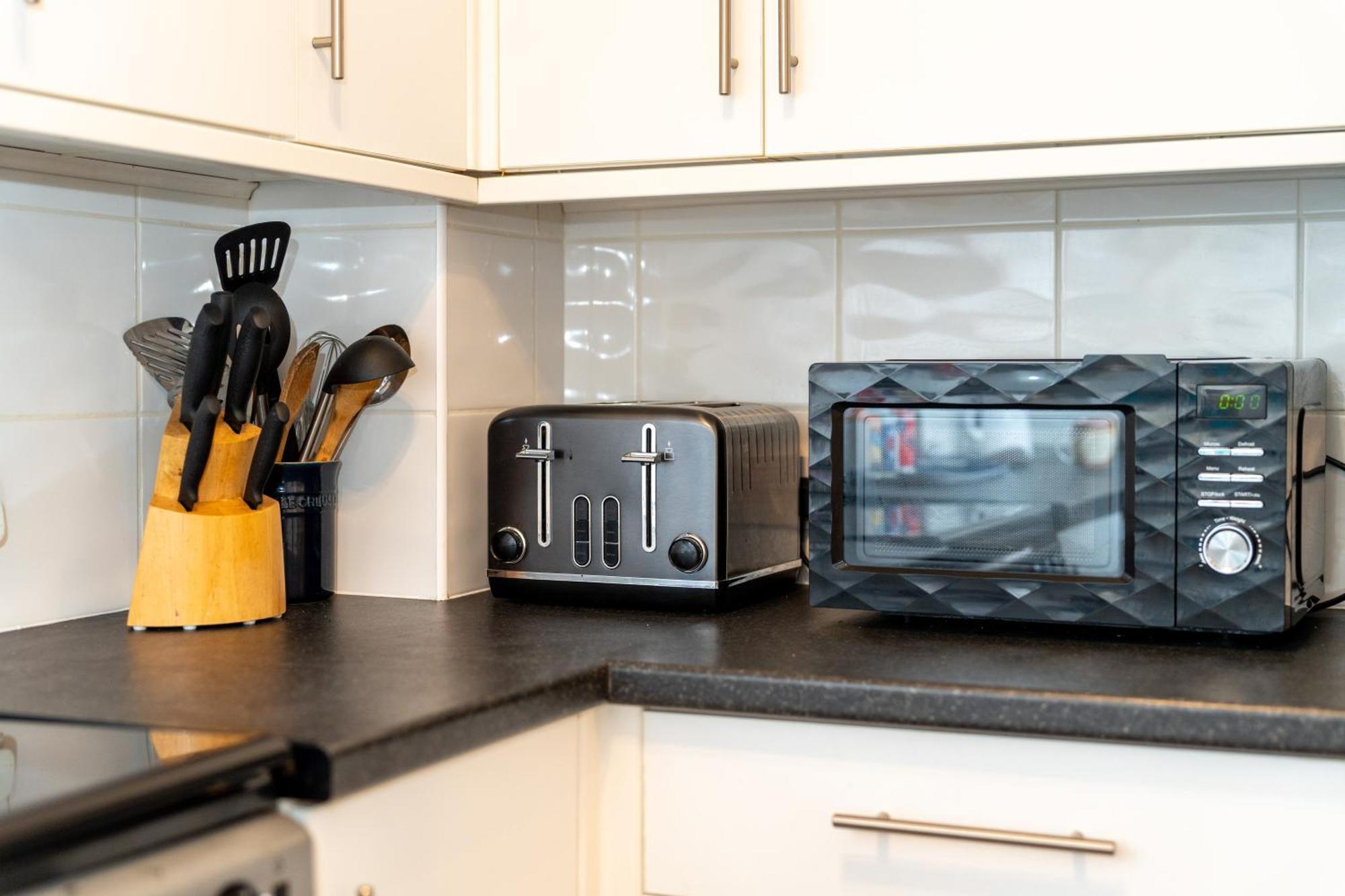 Comfortable And Spacious Superb Holiday Home In Llanelli, Dog Friendly Exterior foto