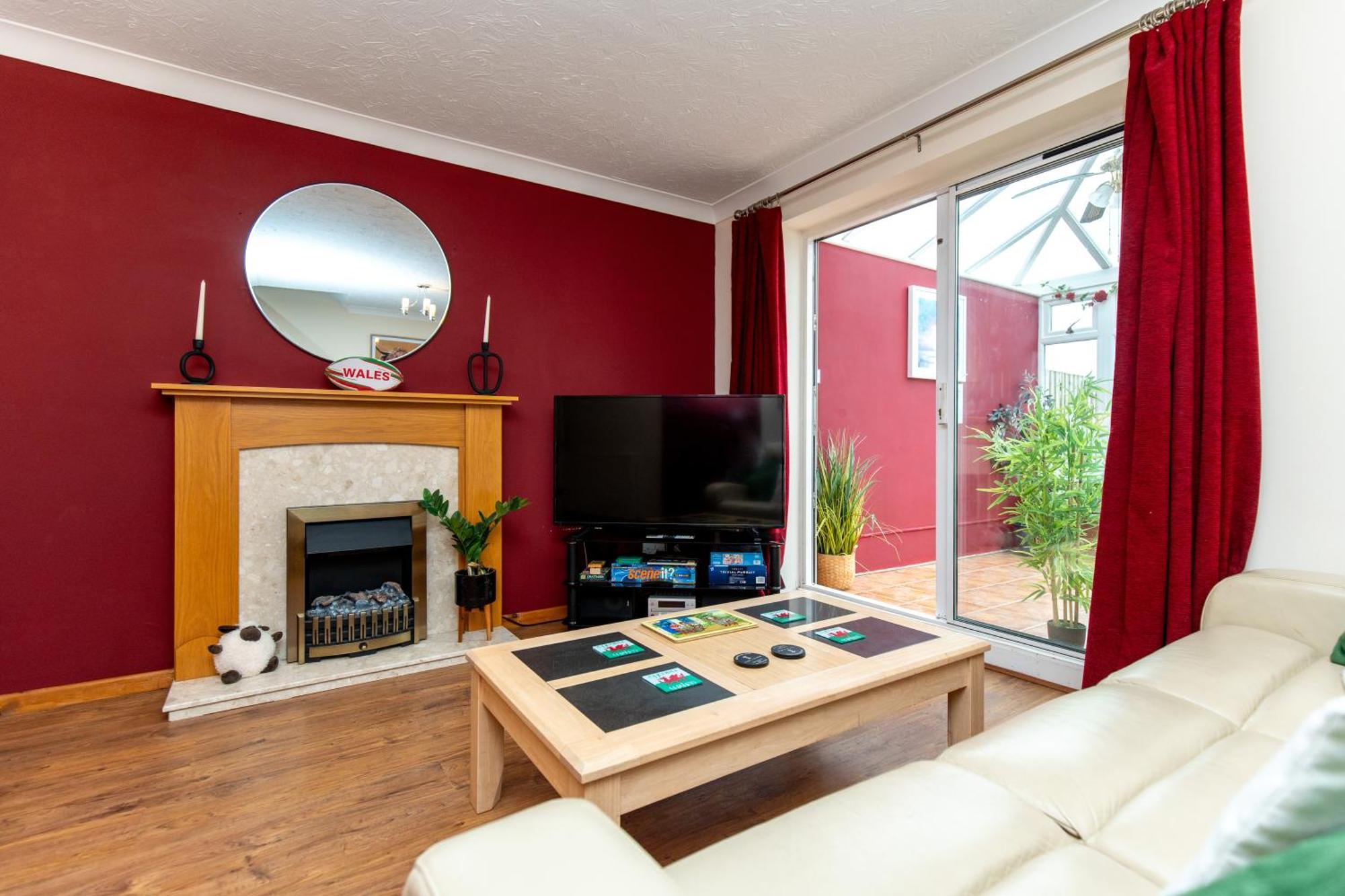 Comfortable And Spacious Superb Holiday Home In Llanelli, Dog Friendly Exterior foto