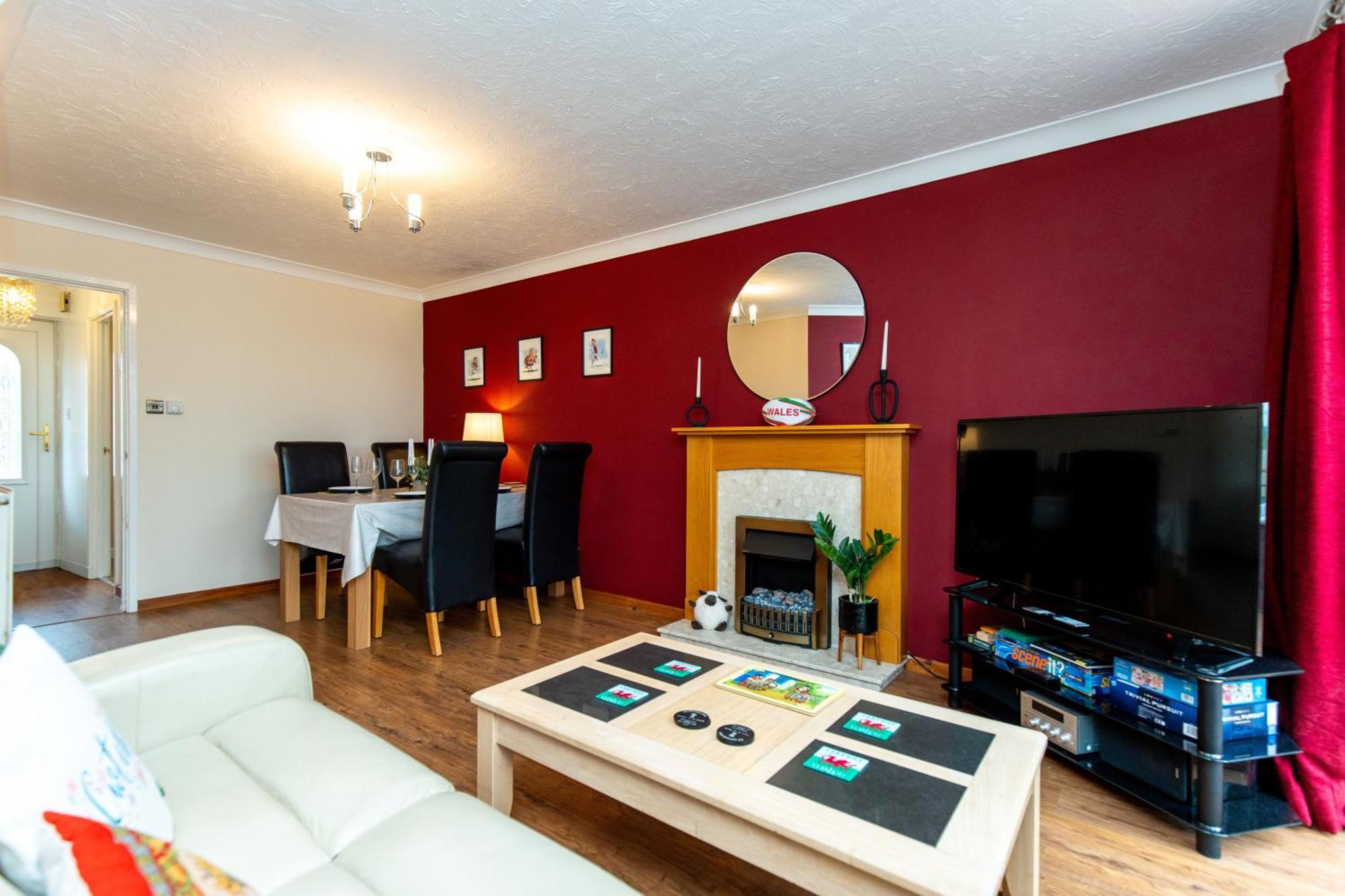 Comfortable And Spacious Superb Holiday Home In Llanelli, Dog Friendly Exterior foto