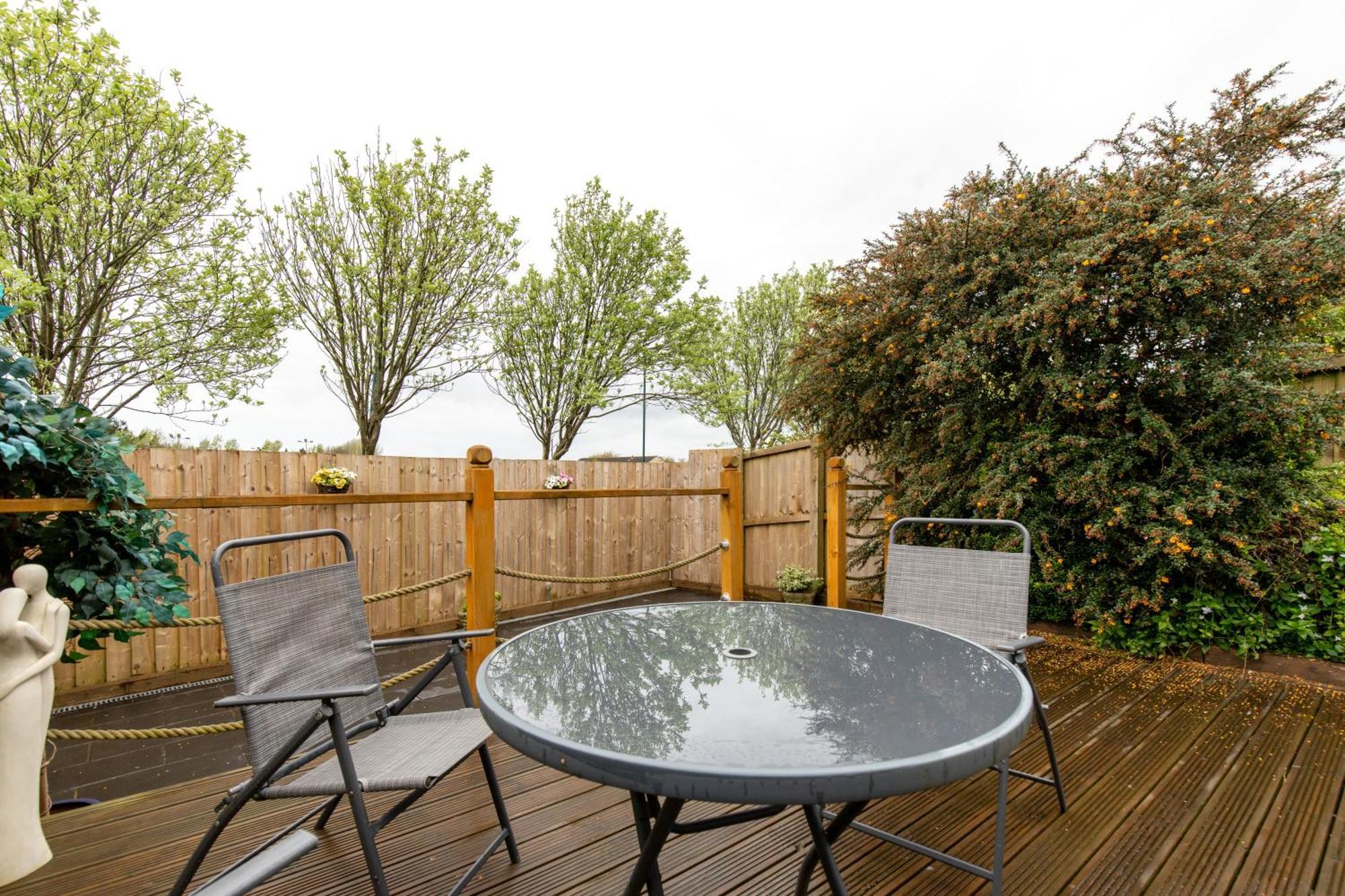 Comfortable And Spacious Superb Holiday Home In Llanelli, Dog Friendly Exterior foto