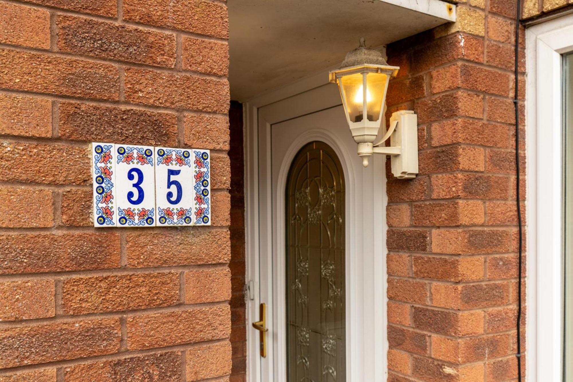 Comfortable And Spacious Superb Holiday Home In Llanelli, Dog Friendly Exterior foto