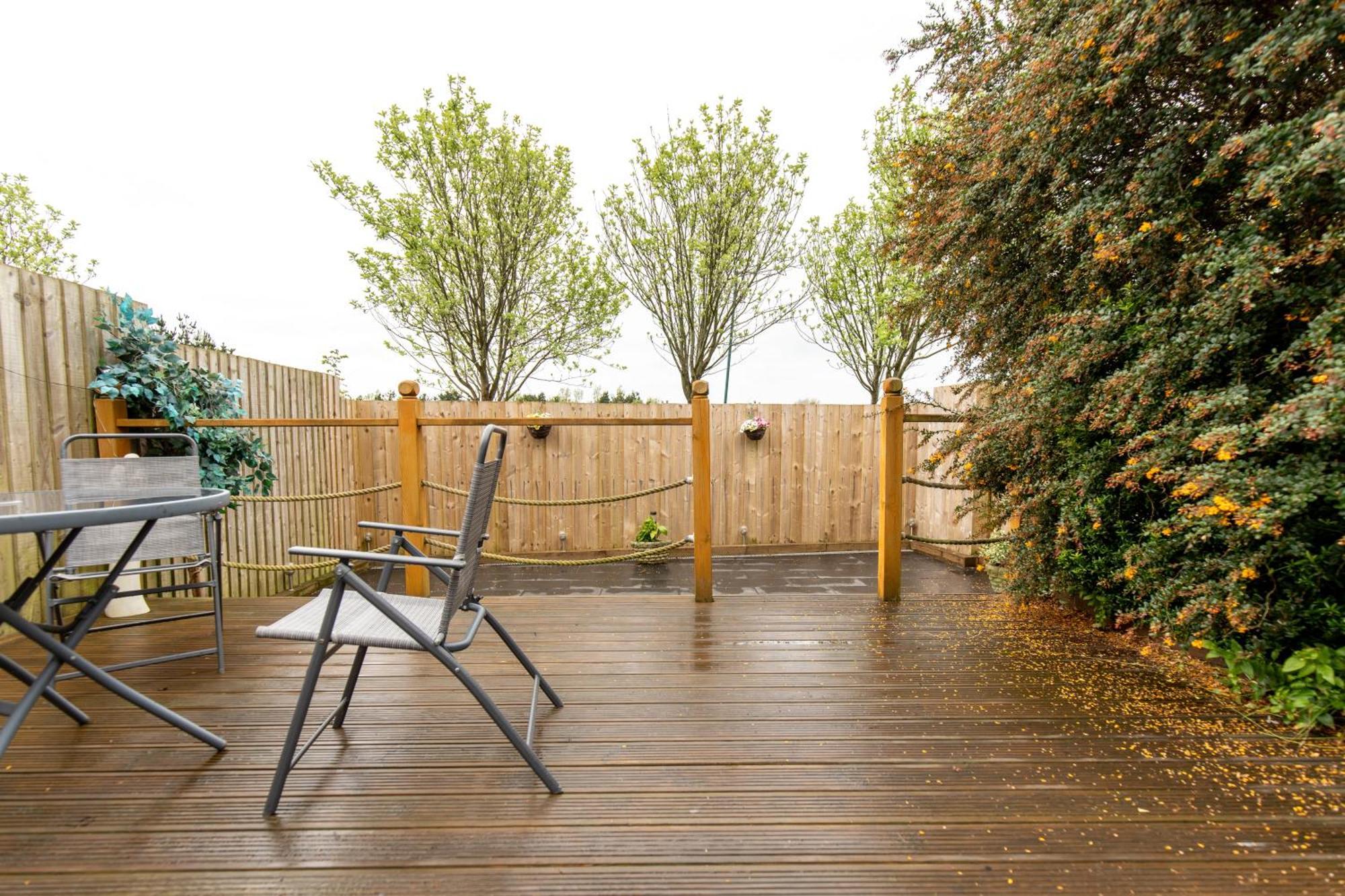 Comfortable And Spacious Superb Holiday Home In Llanelli, Dog Friendly Exterior foto