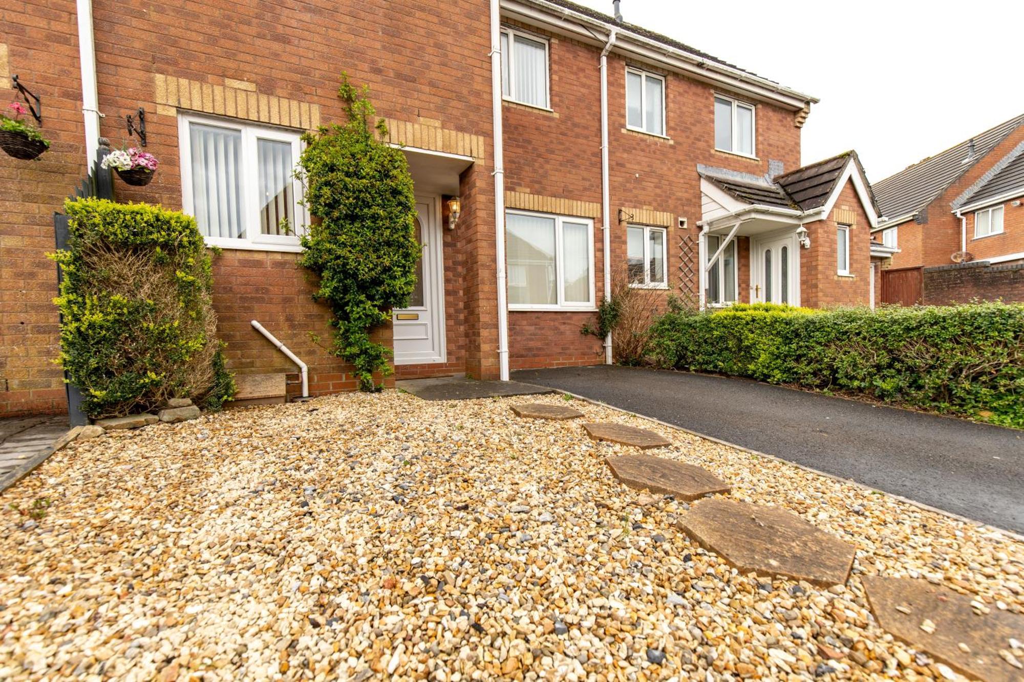 Comfortable And Spacious Superb Holiday Home In Llanelli, Dog Friendly Exterior foto