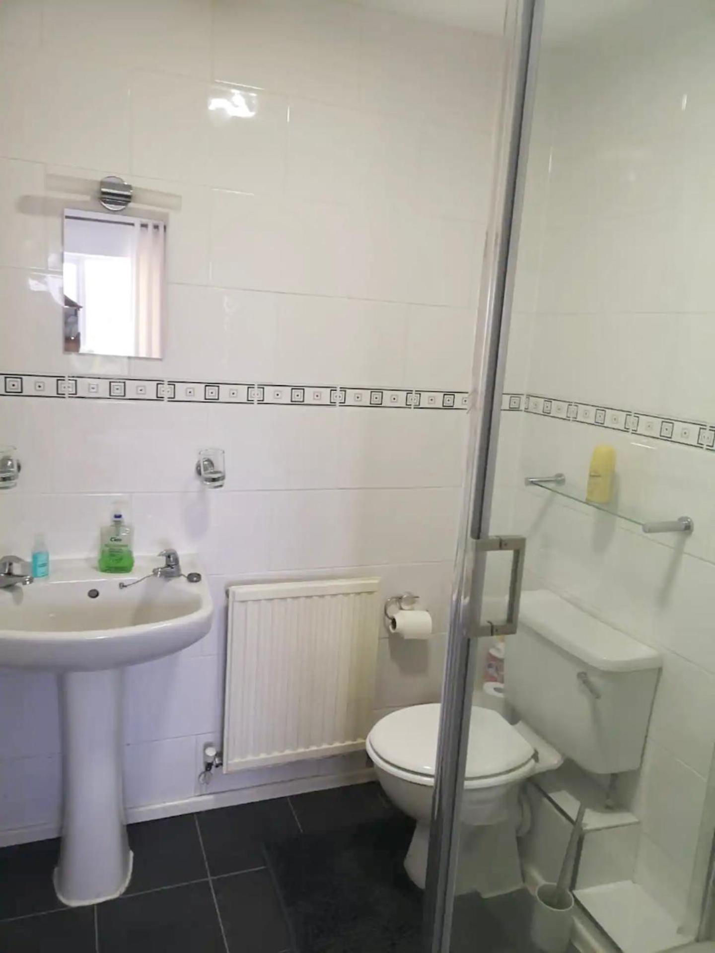 Comfortable And Spacious Superb Holiday Home In Llanelli, Dog Friendly Exterior foto