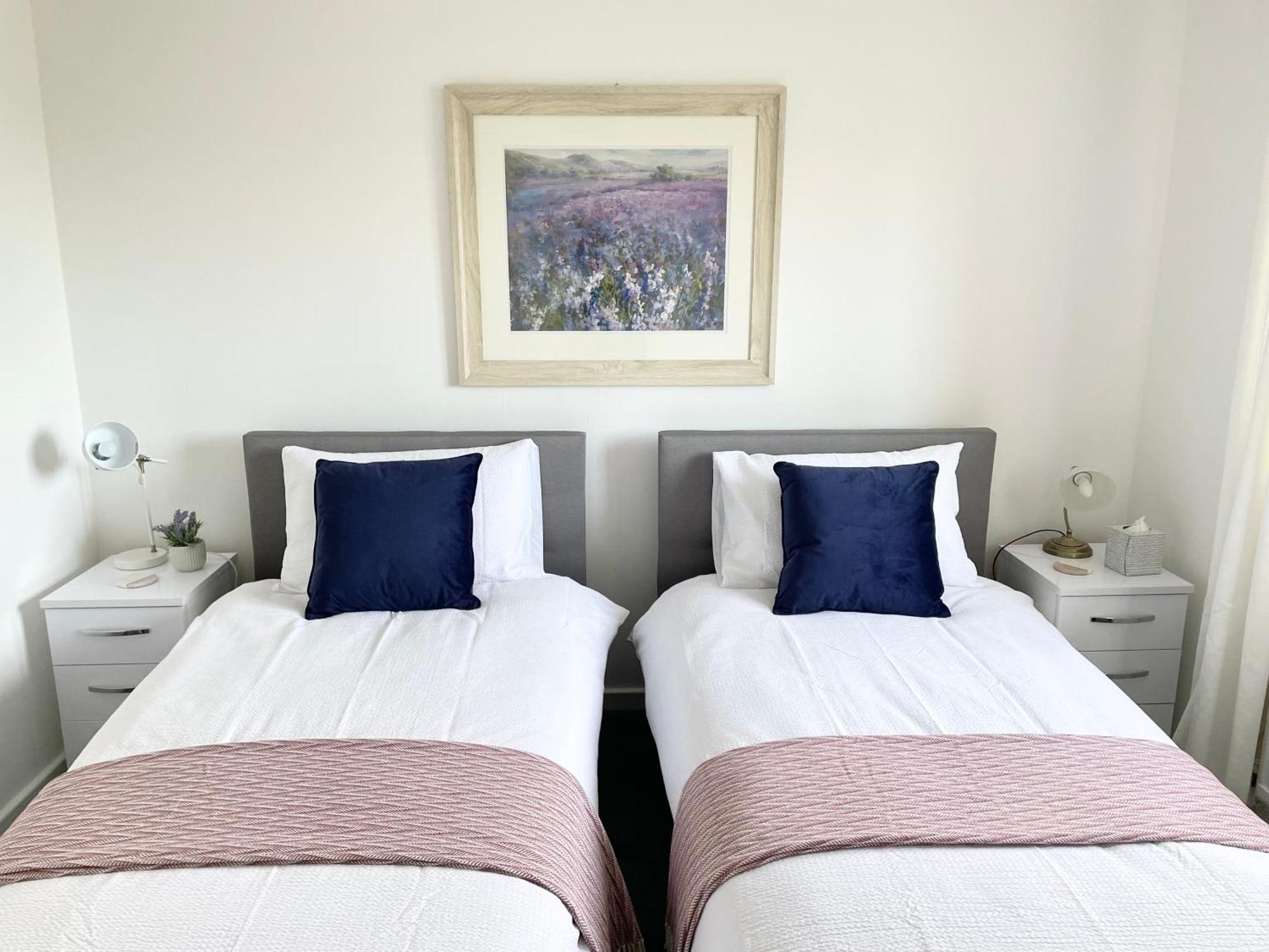 Comfortable And Spacious Superb Holiday Home In Llanelli, Dog Friendly Exterior foto